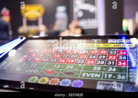 Sofia, Bulgarien - 24. November 2016: Ccasino-Roulette-Tisch überwachen auf einer Messe für Glücksspiel Casino Maschinen in Inter Expo Center ich Stockfoto