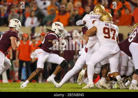10. September 2022: Virginia Tech Hokies Running Back Keshawn King (23) spielt den Ball während des NCAA-Fußballspiels zwischen den Boston College Eagles und den Virginia Tech Hokies im Lane Stadium in Blacksburg, Virginia. Greg Atkins/CSM (Bild: © Greg Atkins/CSM via ZUMA Press Wire) Stockfoto