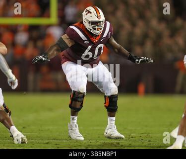 10. September 2022: Silas Dzansi (60) schützt den Quarterback während des NCAA-Fußballspiels zwischen den Boston College Eagles und den Virginia Tech Hokies im Lane Stadium in Blacksburg. Greg Atkins/CSM (Bild: © Greg Atkins/CSM via ZUMA Press Wire) Stockfoto