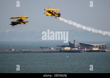 Das Trig Aerobatic Team fliegt Pitts S-1D Spezialflugzeuge auf dem Southend Air Festival, Southend Airshow, 2012, dem letzten Jahr der Veranstaltung Stockfoto