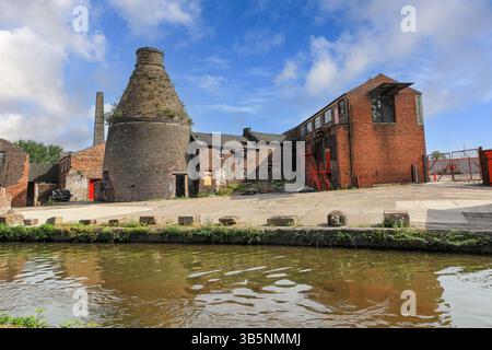 Der alte stillgelegte Flaschenofen in der ehemaligen Price and Kensington Pottery Works, Longport, Stoke on Trent, Staffordshire, England, UK Stockfoto