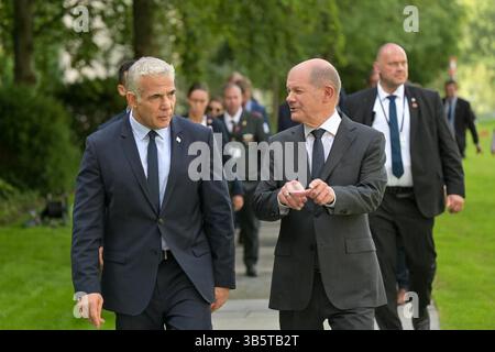 12. September 2022, Berlin: Der israelische Premierminister YAIR LAPID und der deutsche Bundeskanzler OLAF SCHOLZ halten nach einem Treffen der beiden eine gemeinsame Pressekonferenz ab. (Kreditbild: © Koby Gideon/Israel GPO via ZUMA Press Wire) Stockfoto