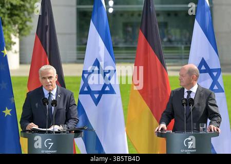 12. September 2022, Berlin: Der israelische Premierminister YAIR LAPID und der deutsche Bundeskanzler OLAF SCHOLZ halten nach einem Treffen der beiden eine gemeinsame Pressekonferenz ab. (Kreditbild: © Koby Gideon/Israel GPO via ZUMA Press Wire) Stockfoto