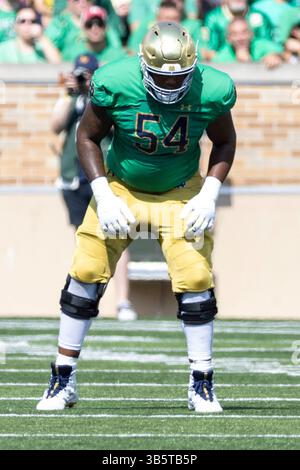 17. September 2022: Notre Dame Offensive Lineman Blake Fisher (54) während der NCAA-Football-Action zwischen den California Golden Bears und den Notre Dame Fighting Irish im Notre Dame Stadium in South Bend, Indiana. Notre Dame besiegte Kalifornien mit 24:17. John Mersits/CSM. (Kreditbild: © John Mersits/CSM via ZUMA Press Wire) Stockfoto