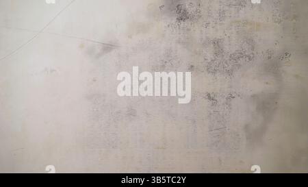 Dieses Bild zeigt eine schmutzige alte Wandstruktur, perfekt für Hintergründe und Grunge-Effekte. Stockfoto