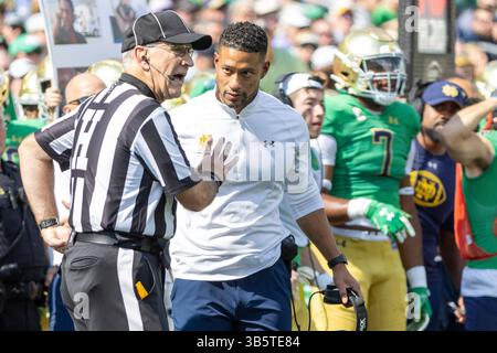 17. September 2022: Notre Dame-Cheftrainer Marcus Freeman während der NCAA-Football-Action zwischen den California Golden Bears und den Notre Dame Fighting Irish im Notre Dame Stadium in South Bend, Indiana. Notre Dame besiegte Kalifornien mit 24:17. John Mersits/CSM. (Kreditbild: © John Mersits/CSM via ZUMA Press Wire) Stockfoto