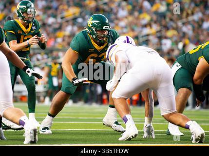 3. September 2022: Grant Miller (63) blockiert den Offensive Lineman Max Plank (94) im McLane Stadium in Waco, Texas, während der 1. Hälfte des NCAA Football-Spiels zwischen den Albany Great Danes und Baylor Bears. Matthew Lynch/CSM (Foto: © Matthew Lynch/CSM via ZUMA Press Wire) Stockfoto