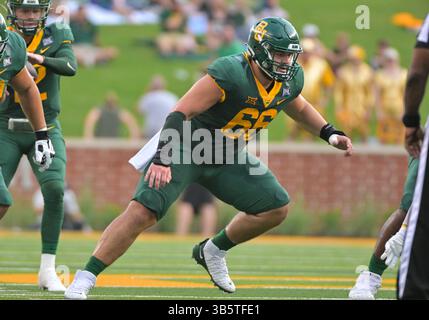 3. September 2022: Jacob Gall (66) blockiert einen Defensivspieler während der 1. Hälfte des NCAA Football-Spiels zwischen den Albany Great Danes und Baylor Bears im McLane Stadium in Waco, Texas. Matthew Lynch/CSM (Foto: © Matthew Lynch/CSM via ZUMA Press Wire) Stockfoto