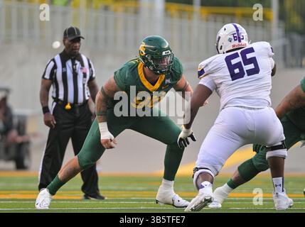 3. September 2022: Der Offensive Lineman Ozzie Hutchinson (65) von Albany Great Danes hält den Defensive Lineman Cole Maxwell (96) von Baylor Bears im McLane Stadium in Waco, Texas. Matthew Lynch/CSM (Foto: © Matthew Lynch/CSM via ZUMA Press Wire) Stockfoto