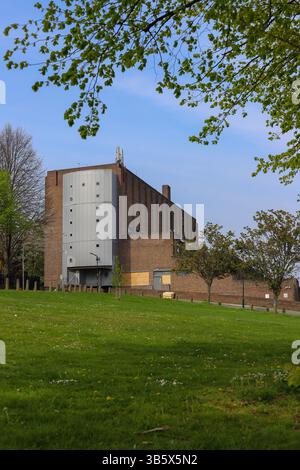 Blick auf das ehemalige Gebäude des Rochester Medway Art College MCA in Victoria Gardens Chatham Stockfoto