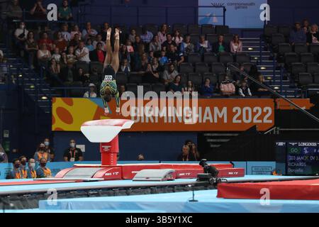 30. Juli 2022, Birminmgham, West Midlands, England: DANYELLA RICHARDS of Jamaica tritt im Vault während des Finales und der Einzelqualifikation des Artistic Gymnastics Women's Team bei den Birmingham 2022 Commonwealth Games in der Arena Birmingham, England auf (Bild: © Mickael Chavet/ZUMA Press Wire) Stockfoto