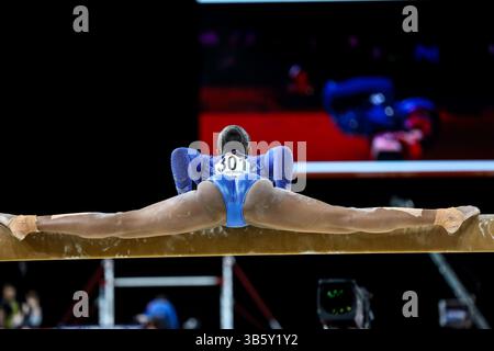 30. Juli 2022, Birminmgham, West Midlands, England: ERIN PINDER aus Barbados tritt auf dem Balance Beam während des Finales und der Einzelqualifikation des Artistic Gymnastics Women's Team während der Birmingham 2022 Commonwealth Games in der Arena Birmingham, England auf (Bild: © Mickael Chavet/ZUMA Press Wire) Stockfoto