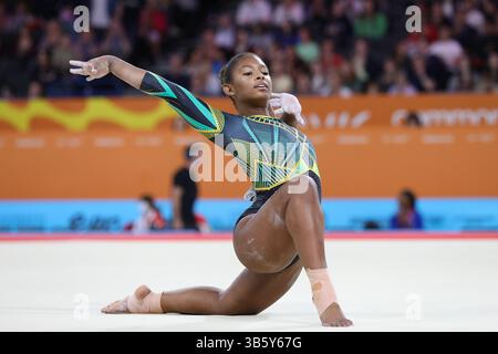 30. Juli 2022, Birminmgham, West Midlands, England: DANYELLA RICHARDS of Jamaica tritt auf dem Boden während der künstlerischen Gymnastik Women's Team Final und Einzelqualifikation während der Birmingham 2022 Commonwealth Games in der Arena Birmingham, England auf (Bild: © Mickael Chavet/ZUMA Press Wire) Stockfoto