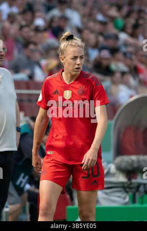 Köln, Deutschland. Mai 2025. Köln, Deutschland, 01. Mai 2025: Carolin Simon (30 Bayern München) im Finale des DFB-Pokals zwischen dem FC Bayern München und dem SV Werder Bremen im RheinEnergieStadion Köln (Qianru Zhang/SPP) Credit: SPP Sport Press Photo. /Alamy Live News Stockfoto