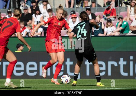 Köln, Deutschland. Mai 2025. Köln, Deutschland, 01. Mai 2025: Carolin Simon (30 Bayern München) im Finale des DFB-Pokals zwischen dem FC Bayern München und dem SV Werder Bremen im RheinEnergieStadion Köln (Qianru Zhang/SPP) Credit: SPP Sport Press Photo. /Alamy Live News Stockfoto