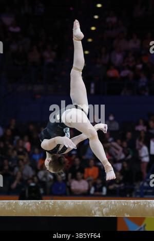 30. Juli 2022, Birminmgham, West Midlands, England: TATIANA BACHURINA aus Zypern tritt auf dem Balance Beam während des Finales des künstlerischen Gymnastik Women's Team und der Einzelqualifikation während der Birmingham 2022 Commonwealth Games in der Arena Birmingham, England auf (Bild: © Mickael Chavet/ZUMA Press Wire) Stockfoto