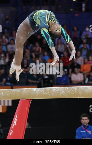 30. Juli 2022, Birminmgham, West Midlands, England: DANYELLA RICHARDS of Jamaica tritt auf dem Balance Beam während des Finales des Artistic Gymnastics Women's Team und der Einzelqualifikation während der Birmingham 2022 Commonwealth Games in der Arena Birmingham, England auf (Bild: © Mickael Chavet/ZUMA Press Wire) Stockfoto