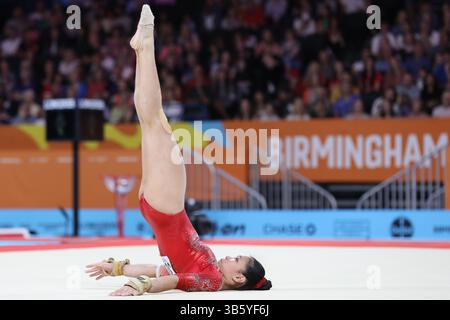 30. Juli 2022, Birminmgham, West Midlands, England: SHANDY POH of Singapore tritt auf dem Boden während des Finales und der Einzelqualifikation des künstlerischen Gymnastik Women's Team während der Birmingham 2022 Commonwealth Games in der Arena Birmingham, England auf (Bild: © Mickael Chavet/ZUMA Press Wire) Stockfoto