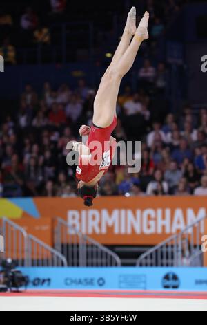 30. Juli 2022, Birminmgham, West Midlands, England: SHANDY POH of Singapore tritt auf dem Boden während des Finales und der Einzelqualifikation des künstlerischen Gymnastik Women's Team während der Birmingham 2022 Commonwealth Games in der Arena Birmingham, England auf (Bild: © Mickael Chavet/ZUMA Press Wire) Stockfoto