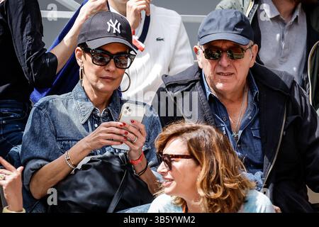 27. Mai 2022, Paris, Frankreich: Cristina CORDULA und ihr Ehemann Frederic CASSIN während des sechsten Tages von Roland-Garros 2022, French Open 2022, Grand Slam Tennis Turnier im Roland-Garros Stadion am 27. Mai 2022 in Paris. (Bild: © Matthieu Mirville/ZUMA Press Wire) Stockfoto