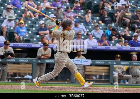 14. Juli 2022: San Diego Shortstop Ha Seong Kim (7) trifft während des Spiels mit San Diego Padres und Colorado Rockies im Coors Field in Denver Co. Ein Doppelspiel. David Seelig/Cal Sport Medi (Bild: © David Seelig / Cal Sport Media/CSM via ZUMA Press Wire) Stockfoto