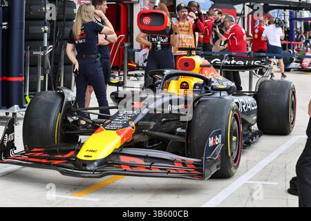 Miami, USA. 2. Mai 2025. Max Verstappen aus den Niederlanden fuhr beim Grand Prix 2025 von Miami mit dem Oracle Red Bull Racing RB21 Honda RBPT in der Formel 1 Crypto.Com. Quelle: Alessio Morgese / Emage / Alamy Live News Stockfoto