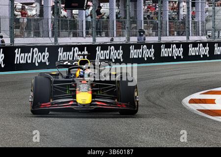 Miami, USA. 2. Mai 2025. Max Verstappen aus den Niederlanden fuhr beim Grand Prix 2025 von Miami mit dem Oracle Red Bull Racing RB21 Honda RBPT in der Formel 1 Crypto.Com. Quelle: Alessio Morgese / Emage / Alamy Live News Stockfoto