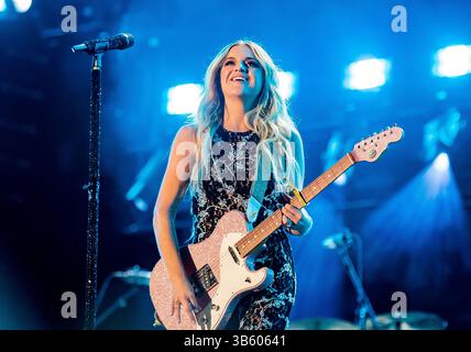 10. Juni 2022, Nashville, TN, USA: TENNESSEE – 10. JUNI: Kelsea Ballerini tritt am 2. Tag des CMA fest 2022 im Nissan Stadium am 10. Juni 2022 in Nashville, Tennessee auf. (Foto: Amiee Stubbs/imageSPACE) (Foto: © imageSPACE via ZUMA Press Wire) Stockfoto