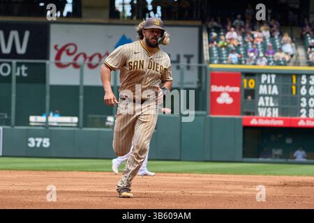 14. Juli 2022: Der San Diego-Fänger Jorge Alfaro (38) wird während des Spiels mit den San Diego Padres und den Colorado Rockies im Coors Field in Denver Co. Dritter. David Seelig/Cal Sport Medi (Bild: © David Seelig / Cal Sport Media/CSM via ZUMA Press Wire) Stockfoto