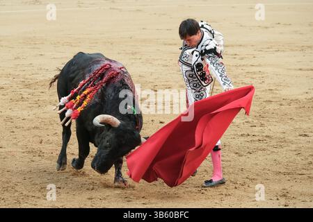 Madrid, Spanien. Mai 2025. Stierkämpfer Francisco Jose Espada während des Stierkampfes von Corrida de Toros Goyesca auf der Plaza de las Ventas in Madrid, 2. Mai 2025, Spanien (Foto: Oscar Gonzalez/SIPA USA) Credit: SIPA USA/Alamy Live News Stockfoto