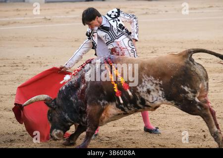 Madrid, Spanien. Mai 2025. Stierkämpfer Francisco Jose Espada während des Stierkampfes von Corrida de Toros Goyesca auf der Plaza de las Ventas in Madrid, 2. Mai 2025, Spanien (Foto: Oscar Gonzalez/SIPA USA) Credit: SIPA USA/Alamy Live News Stockfoto