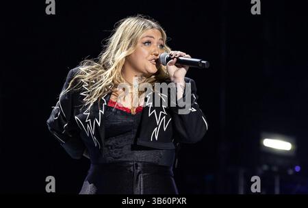 12. Juni 2022, Nashville, TN, USA: Elle King tritt am 4. Tag des CMA FEST 2022 im Nissan Stadium am 12. Juni 2022 in Nashville, Tennessee auf. (Kreditbild: © imageSPACE via ZUMA Press Wire) Stockfoto