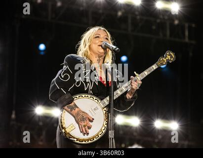 12. Juni 2022, Nashville, TN, USA: Elle King tritt am 4. Tag des CMA FEST 2022 im Nissan Stadium am 12. Juni 2022 in Nashville, Tennessee auf. (Kreditbild: © imageSPACE via ZUMA Press Wire) Stockfoto