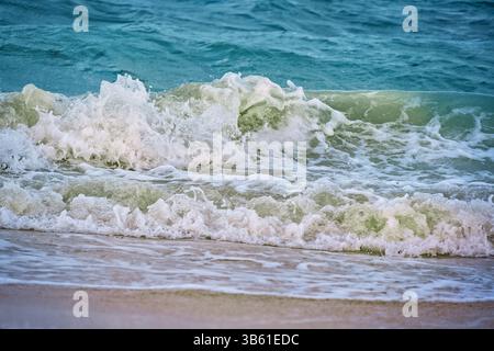 Nahaufnahme von Sand und Meer Surf in Punta Allen, Mexiko Stockfoto