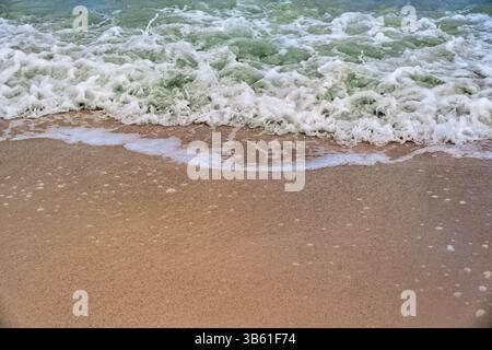 Nahaufnahme von Sand und Meer Surf in Punta Allen, Mexiko Stockfoto