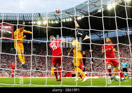 Am 1. Juni 2022 in Breslau, Polen: Chris Mepham (Wales), Kamil Glik (Polen), Kamil Grabara (Polen) und Jan Bednarek (Polen) werden während des Spiels der Gruppe A der UEFA Nations League zwischen Polen und Wales in der Tarczynski Arena in Breslau in Aktion genommen. (Foto: © Mateusz Slodkowski/ZUMA Press Wire) Stockfoto