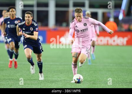 30. April 2022; Foxborough, MA, USA; Inter Miami Mittelfeldspieler Robert Taylor (16) in einem MLS-Spiel zwischen Inter Miami FC und New England Revolution im Gillette Stadium. Anthony Nesmith/CSM(Kreditbild: Stockfoto