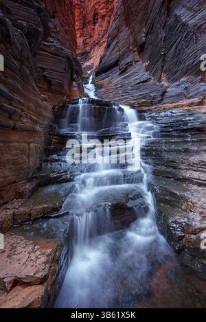 The Chute, der niedrigste Wasserfall in der Hancock Gorge. Stockfoto