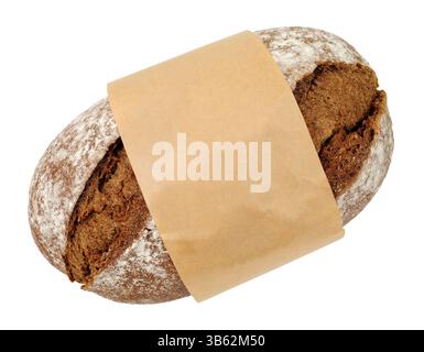Frisch gebackenes knuspriges Brot im deutschen Sauerteig-Roggenbrot isoliert auf weißem Hintergrund Stockfoto