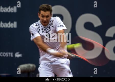 19. April 2022, Barcelona, Katalonien, Spanien: EGOR GERASIMOV (BLR) kehrt den Ball in Runde 2 der Barcelona Open Banc Sabadell 2022 an Cameron Norrie (GBR) zurück. (Foto: © Matthias Oesterle/ZUMA Press Wire) Stockfoto