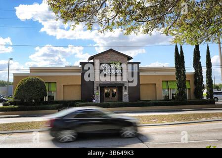 März 2020, Winter Park, FL, USA: Darden Restaurants, der Eigentümer der Olive Garden-Restaurantkette wurde im Januar von der Omikron-Variante der Coronavirus-Pandemie schwer getroffen, wobei mehr als 13.000 Mitarbeiter in diesem Monat Arbeit verpassten. (Bild: © Joe Burbank/Orlando Sentinel/TNS via ZUMA Press Wire) Stockfoto