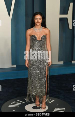 27. März 2022, Beverly Hills, CA, USA: Camila Mendes nimmt am 27. März 2022 an der Vanity Fair Oscar Party 2022 im Wallis Annenberg Center for the Performing Arts in Beverly Hills, Kalifornien, Teil. (Kreditbild: © imageSPACE via ZUMA Press Wire) Stockfoto