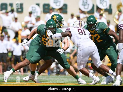 17. September 2022: Der Texas State Bobcats Defensive Lineman Nelson Mbanasor (91) wird 58 während der 2. Hälfte des NCAA Football-Spiels zwischen den Texas State Bobcats und Baylor Bears im McLane Stadium in Waco (Texas) von den Baylor Bears blockiert. Matthew Lynch/CSM (Foto: © Matthew Lynch/CSM via ZUMA Press Wire) Stockfoto