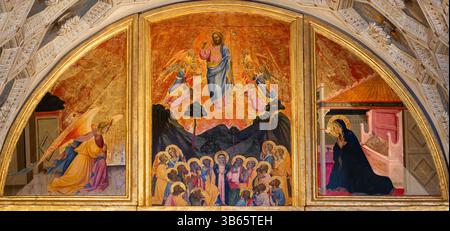 FLORENZ, ITALIEN - 19. MÄRZ 2025: Das mittelalterliche Gemälde der Himmelfahrt und Verkündigung in der Kirche San Miniato al Monte - Cappella del Crocifisso Stockfoto