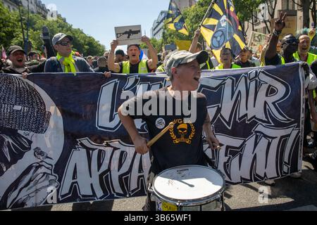 Tausende nehmen an dem jährlichen marsch zum Tag der Arbeit im Zentrum von Paris Teil. Quelle: James Willoughby/ALAMY Live News Stockfoto