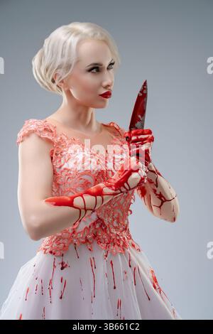 Hochzeitselegant trifft auf Horror in einem beeindruckenden Studio-Porträt Stockfoto
