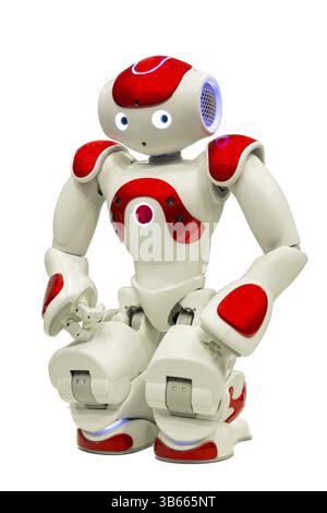 Programmierbarer Roboter für Bildung isoliert auf einem weißen Hintergrund. Elektronischen weißen und roten Roboter laufen und Benutzer Befehle ausführen kann. Eine niedrige leve Stockfoto