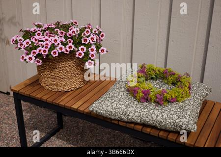 Kränze für die traditionelle schwedische Mittsommerfeier. Stockfoto