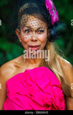 Angela Ermakova ist die Mutter von Boris Beckers Tochter Anna zu Gast auf dem Bild Renntag 2025 auf der Trabrennbahn in Gelsenkirchen am 01.Mai 2025 NRW Deutschland *** Angela Ermakova ist die Mutter von Boris Beckers Tochter Anna als Gast auf dem Bild Renntag 2025 auf der Trabrennbahn in Gelsenkirchen am 01.Mai 2025 NRW Deutschland Stockfoto