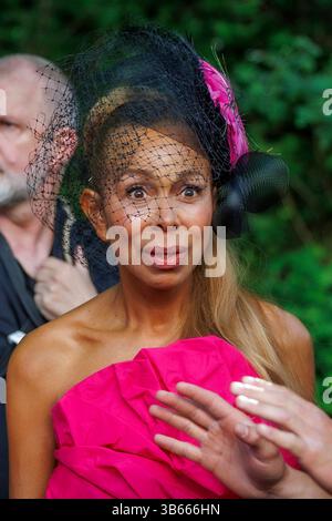 Angela Ermakova ist die Mutter von Boris Beckers Tochter Anna zu Gast auf dem Bild Renntag 2025 auf der Trabrennbahn in Gelsenkirchen am 01.Mai 2025 NRW Deutschland *** Angela Ermakova ist die Mutter von Boris Beckers Tochter Anna als Gast auf dem Bild Renntag 2025 auf der Trabrennbahn in Gelsenkirchen am 01.Mai 2025 NRW Deutschland Stockfoto